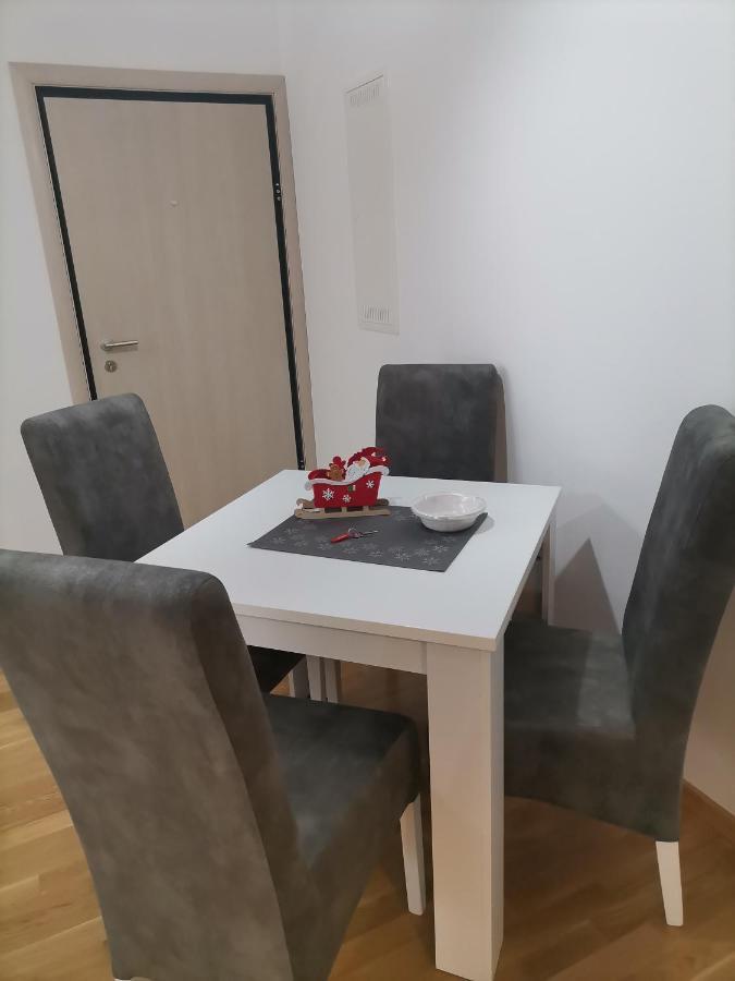 Apartman Mima ซอมโบร์ ภายนอก รูปภาพ